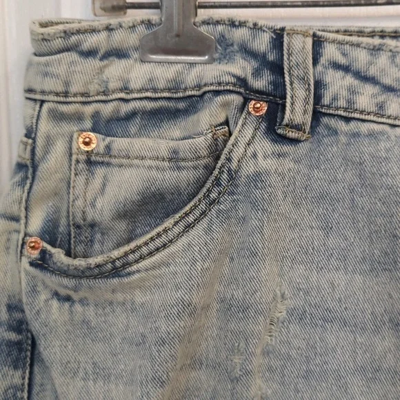 Distressed Jeans - Picture 2 of 10